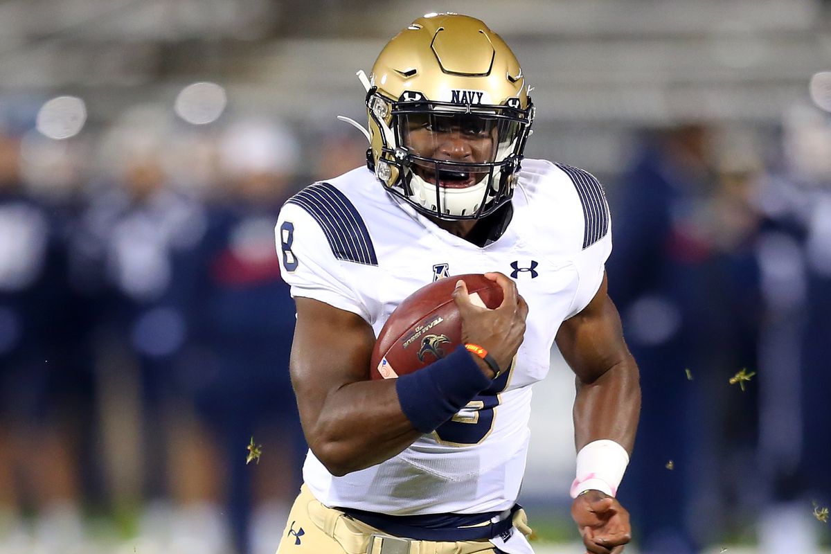 Navy Midshipmen take New England Patriots' plane for Liberty Bowl