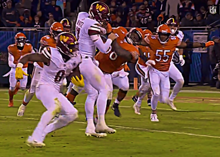 Watch: Carson Wentz lays out Bears LB Roquan Smith with thunderous block