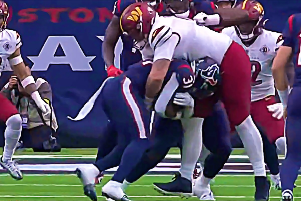 WATCH: Commanders DT John Ridgeway suplex Texans RB Dameon Pierce